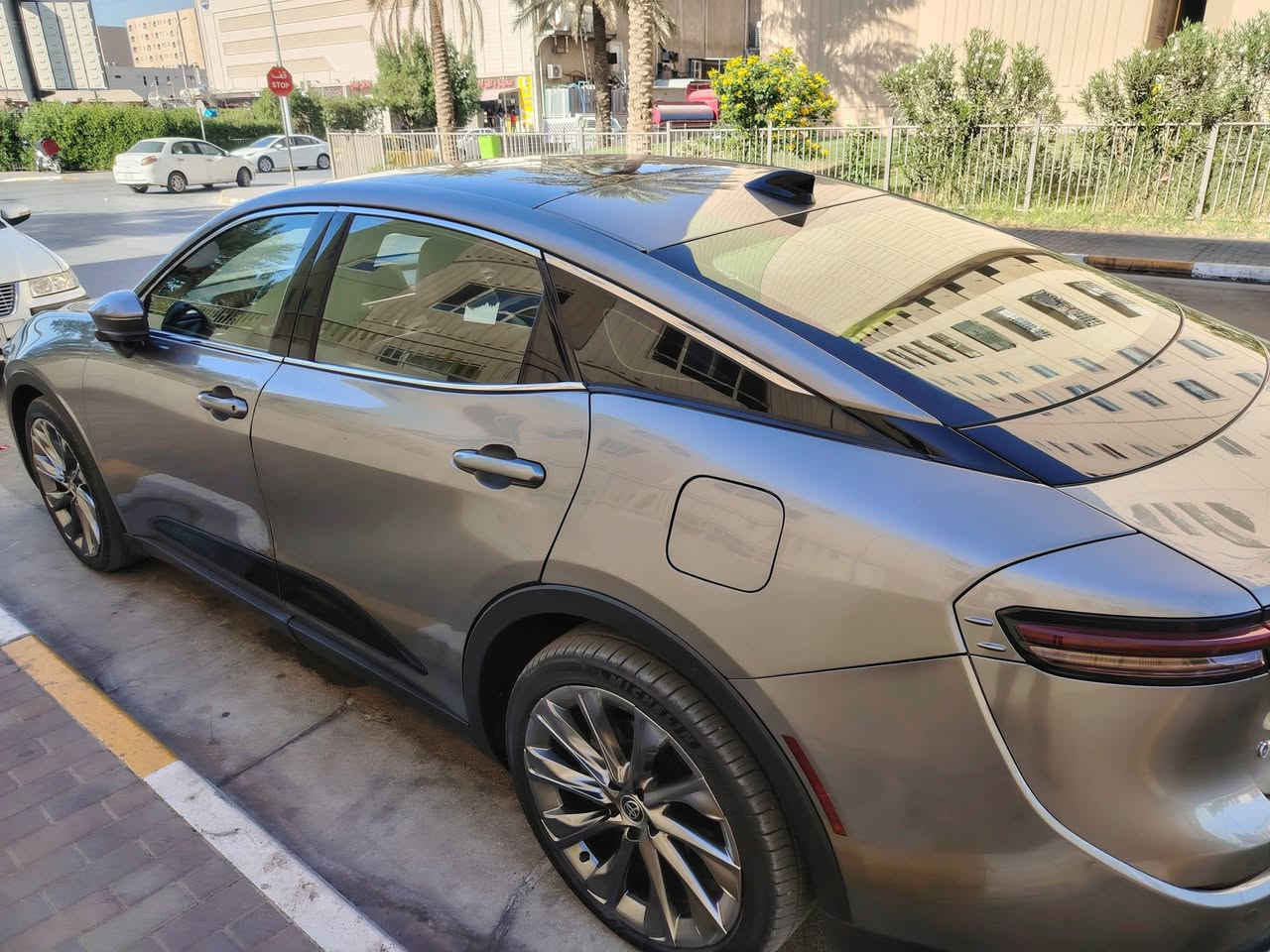 السلام عليكم
كراون 2025 بلاتينيوم هايبرد 
مكينه 2500تيربو  
اللون مميز 
مرقم بغداد بسمي تحويل ثاني يوم 
ماشية 6500
فول مواصفات 1/1 
 الضرر موضح بلصورة 
الباقي كل مكفول  
فول مواصفات 
كشن خزن ميموري 
دخول ذكي اربعة ابواب 
مقاعد اماميه تحكم 
مقاعد اماميه تدفئ وتبريد 
مقاعد خلفيه تدفئ 
تدفئ استيرن 
تشغيل عن بعد 
سستم سماعات jbl 
حساس امامي خلفي 
توفق ذاتي 
لايت 4 عدسات 
استيرن كهرباء 
فور ويل 
تبريد قطعتين 
تشغيل عن بعد 
خمس انظمه قيادة 
كامره 360 درجة 
حجم 21
بدون اي نقص 
السعر 31 ألف دولار   وبية مجال بسيط 
مكاني بغداد بسماية  بيع فقط
رقم الهاتف ***********
