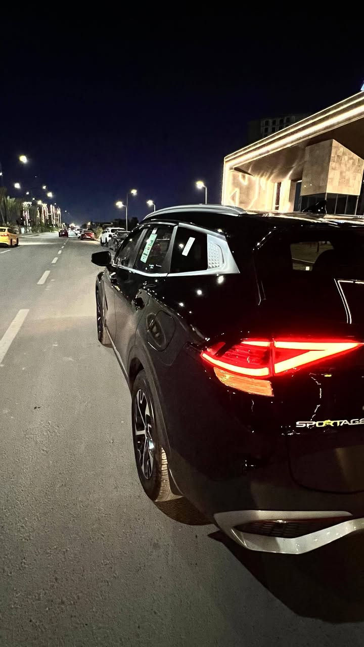 كيا سبورتج 2023
وارد أمريكي فول مواصفات عدى الفتحه 
دعاميه الاماميه فقط ( بدون أيرباكات مكفوله )
المواصفات....
رادار أمامي 
رادار خلفي 
شاشه كبيره متصله 
تحديد مسار 
حساسات اماميه وخلفيه 
تحكمات ستيرن جهتين 
كراسي كهرباء 
تدفئه تبريد لمس مناخ منفصل 
داخل اسود جلد 
قطعتين تبريد 
بصمات أبواب وجنطه وتشغيل 
ويل كب كروم 
تخم تايرات جديد 
ماشيه ٢٢٠٠ كيلو فقط 
وبعد اكو مواصفات ما ذكرتها 
السعر 220 ورقه مكاني بغداد 
مثبت لوحات بغداد الجديدة 
للاتصال على الرقم ***********
