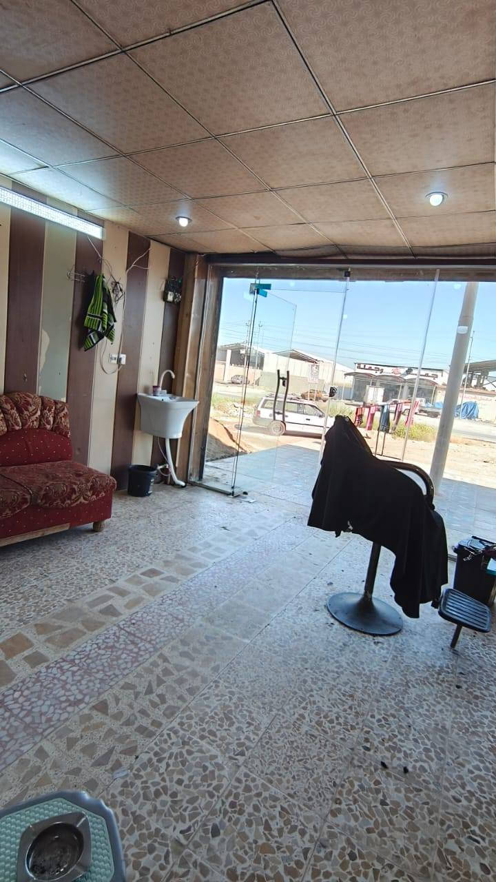السلام عليكم اريد حلاق ثابت في محل حلاقه المحل دون يجار متوفر نيت مجاني العنوان منطقة العبور مقابيل جمله وجمله الاستفسار اتصال ***********
