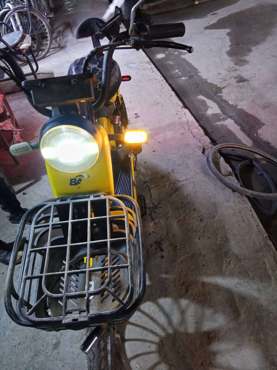 مكلف بل النشر
دراجه شحن للبيع دراجه نضيفه بطارية نص ونص الماشه الاماميه بيه عواج قليل والدبل الامامي واكف بس كهربائيّة كله شغاله سعر250وبيه مجال مكاني بغداد الحرية 
***********
