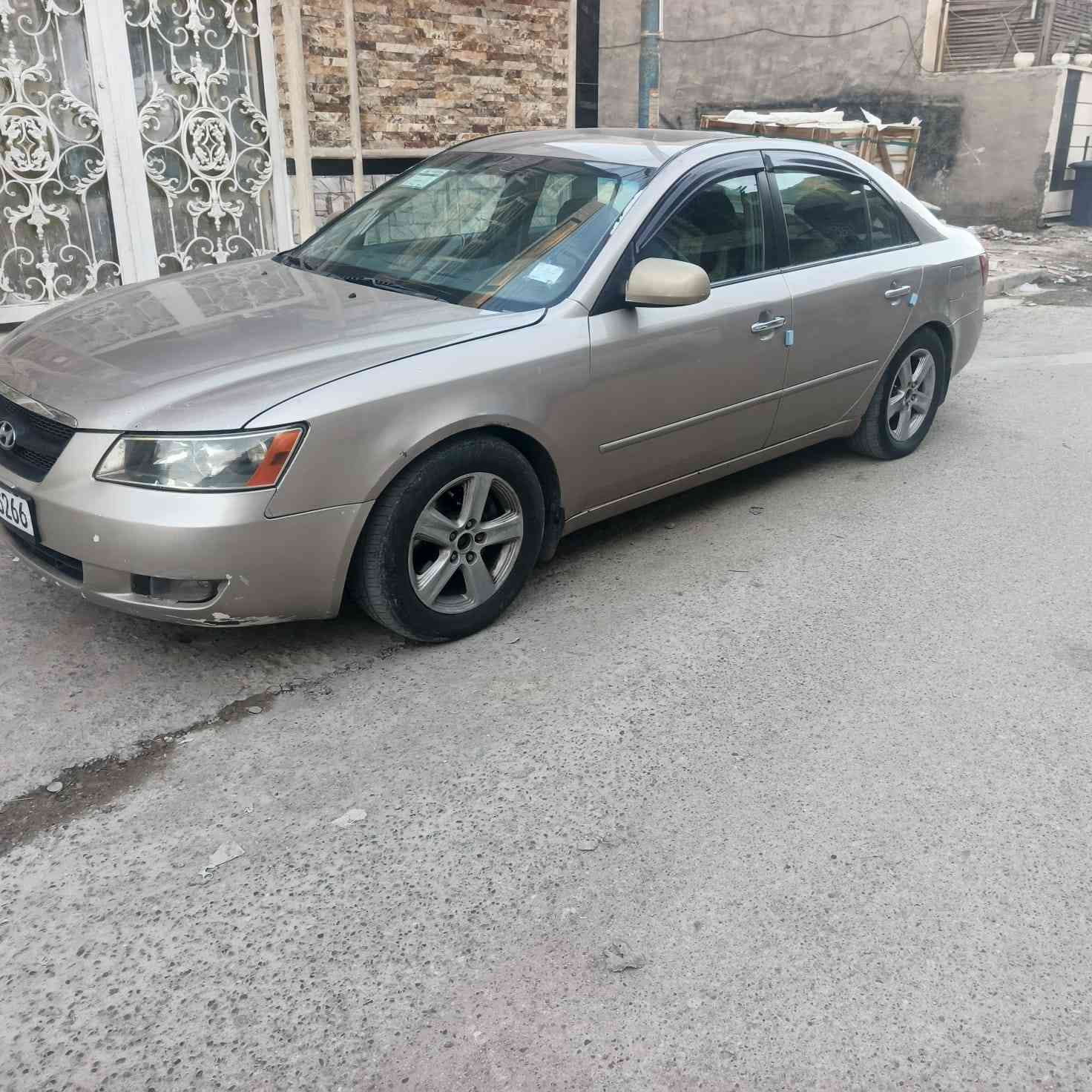 السلام عليكم
سوناتا 2006 
6سلندر 
عليها تخم تاير جديد بعد التصوير
تبريد شغال 
كشن السائق والصدر تدفئه بالكشنات كشن السائق كهرباء حادثها من امريكا بابين عكس السائق سياره خير من الله رقم دولي جديد سنويه بأسمي تحويل ثاني يوم السياره نفس ما بالصور السعر 85
***********
