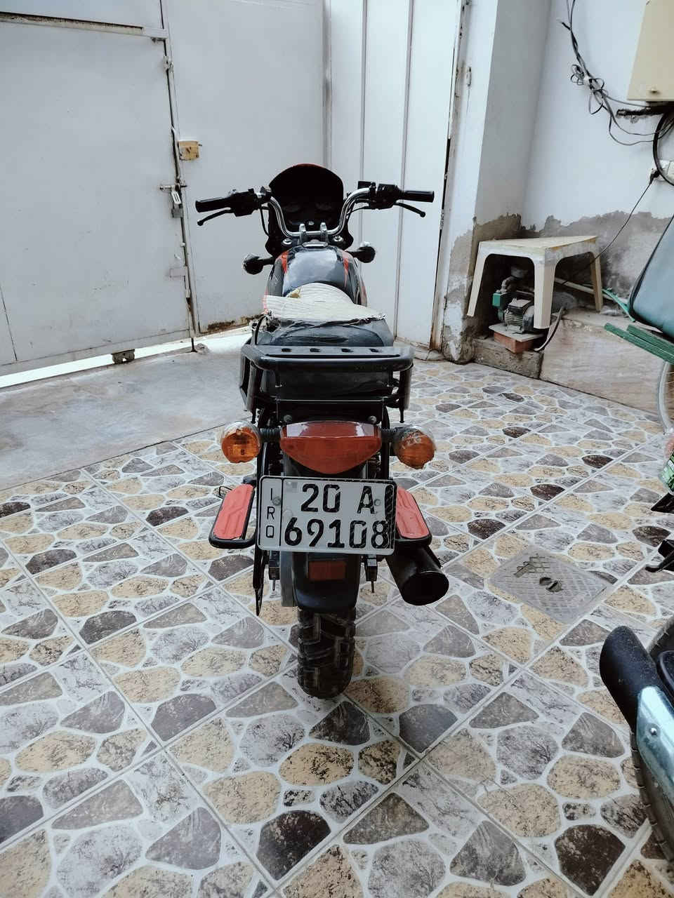 السلام عليكم
مكلف بالنشر
دراجة بوكسر للبيع موديل2020 مرقمة رقم انكليزي ديالى تحويل ثاني يوم

كاملة من كهربائيات و دبلات و محرك نشط خير من الله بس بالجديد بي خيط تبخيرة خفيف
التواصل مع صاحب الدراجة اتصال او وتساب***********
