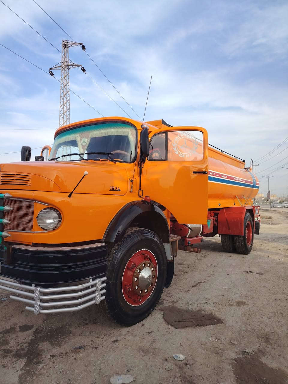 سلام عليكم اللبيع اقجم موديل 79 بل سنويه بدي ثابت سنويه جديده كير 25 فقصه اماميه دوشه جديده مكينه جديده قماره مصبوغه عام مكان سياره ناصريه الشراي ينتصل ***********
