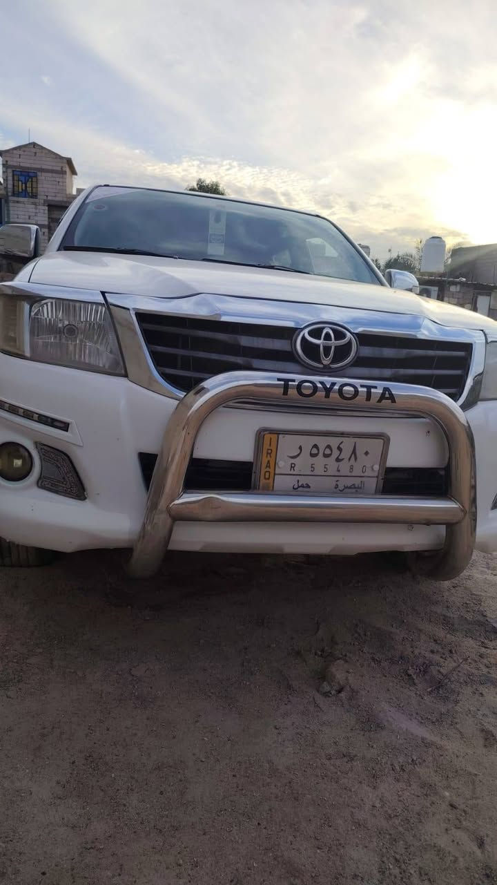 هايلوكس 2014 محرك كير حداده كله جديد ومكفول من الضربه بيه بس بارد بل جاملغ السياره بل بصره السعر 225 وبيه مجال قليل *********** رقم راعي السياره
