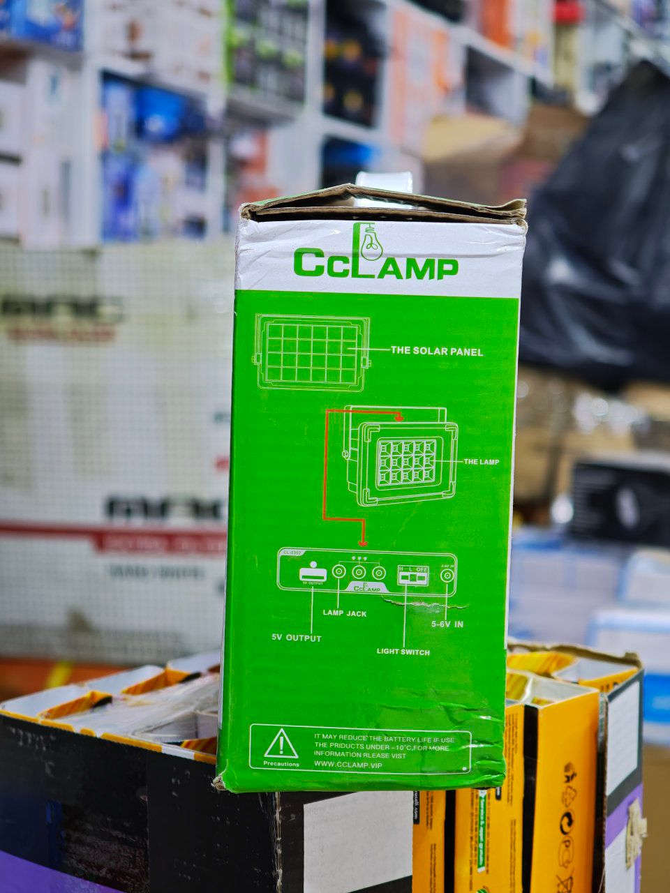 لایتی CCLAMP

تاقەشەمسی  + لایت + گلۆپ + پاوەربانک
هەمووی لەناو یەک بۆکس. 

✅تاقەشەمسی هەیە و ئەتوانی بەخۆر بارگاوی بکەیتەوە  لەگەڵ ئەوەشدا ئەتوانی بە کارەبا بارگاوی بکەیتەوە. 

✅ پاتریەکەی 4000 ملی ئەمپێرە.

✅ بەرگەی کارکردنی ١٣ بۆ ١٥ سعات دەگرێ. 
✅ ماوەی بارگاویکردنەوەی ٥ بۆ ١٠ سعات دەخاێنێت. 
✅ شەحنی گالاکسی و تایپسی و بارێڵی  لەگەڵە. 
✅ ٢ گڵۆپی لەگەڵە ئەتوانی ٢ ژور یان ٢ شوێنی پێ ڕووناک بکەیتەوە. 
✅ بە تەنیا تاقە پانێلی شەمسیەکەی 80 وات وەردەگرێت. 

نرخی 22 هەزارە


**إذا كنت صاحب هذا الإعلان وتريد حذفه لأي سبب، رجاءا أرسل رسالة إلى الدعم الفني**