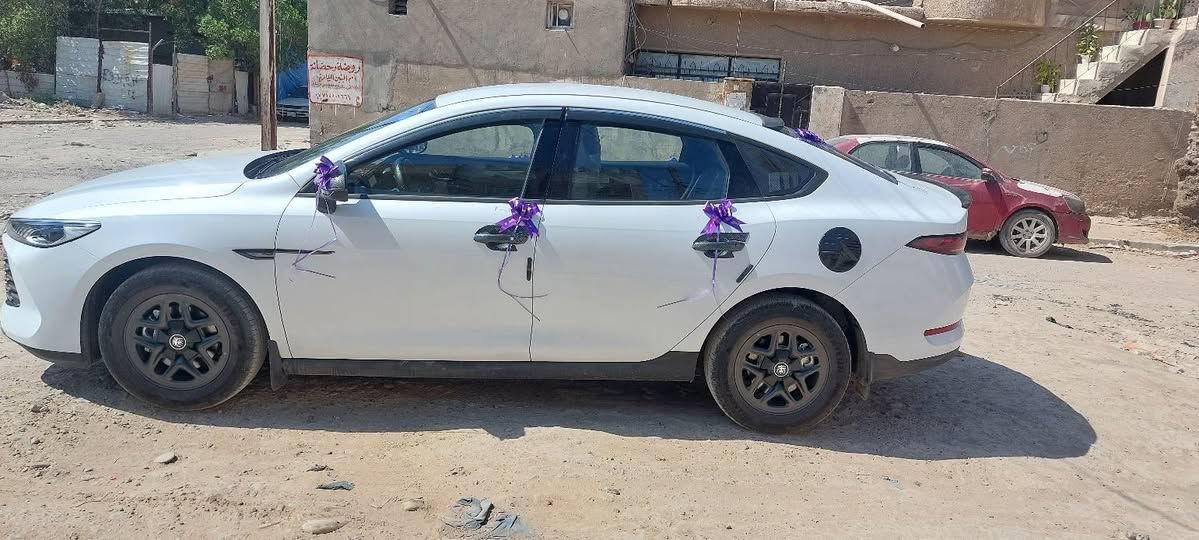 Byd كن بلاس 2025
السلام عليكم بي واي دي كن بلاس 2025 ماشية 7 الالف كيلو متر 
مكفولة من كل شيء عدى شخصين وقطعة صبغ صغيرة جدا نجبرت اصبغها 
{مواصفات معروفة ام الكاميرا الوحدة}
مواصفات اضافية 
رقم مميز 70570
كماليات كاملة (طقم كاربون فايبر/ درع راديتر تركيب من الخارج/ مطريات/ سبويلر جام وسبويلر صندوق/ سودات الأحرف و قبق البانزين والكهرباء/ ارضيات قالب خاص/ فرشة دشبول أمامي وخلفي/درع حماية للشاشات اثنينهن/ غلاف ستيرن + كاربون فايبر/ جلدة حماية للمسند الوسطي كاملة/ لعبة byd وعطر في نفس الوقت) 
أضافة داش كام يصور الامام و الخلف و الداخل 
السيارة مبرمجة كافة البرامج بيها يوتيوب ويز 
سيارة مال جناي جاهزه من كل شيء السعر 20 مليون بيه مجال بسيط جدا حك الجية فقط 
العنوان بغداد الشعب 
الرقم ***********
ملاحظة: ابيع فقط لجناي بياع شراي لا تتصل + جماعة الزيرو بكذا سعر روح اشتري ما جابرك اني عجبك السعر اهلان وسهلان ما عجبك اعبر المنشور
