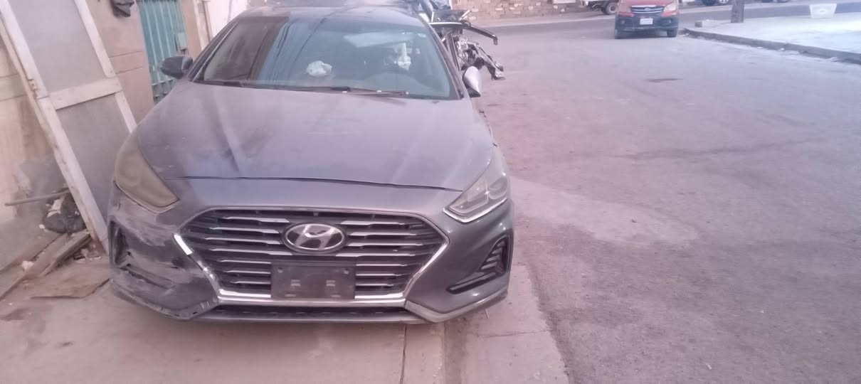 السلام عليكم اخوان من رخصت الادمنية
سيارة سوناتة للبيع تعرضت لحادث موديل ١٩ رقم بغداد تحويل مباشر سعرها ٥٠ وبيها مجال باقي التفاصيل اتصل على هذا 
ألرقم *********** ابو حسين
