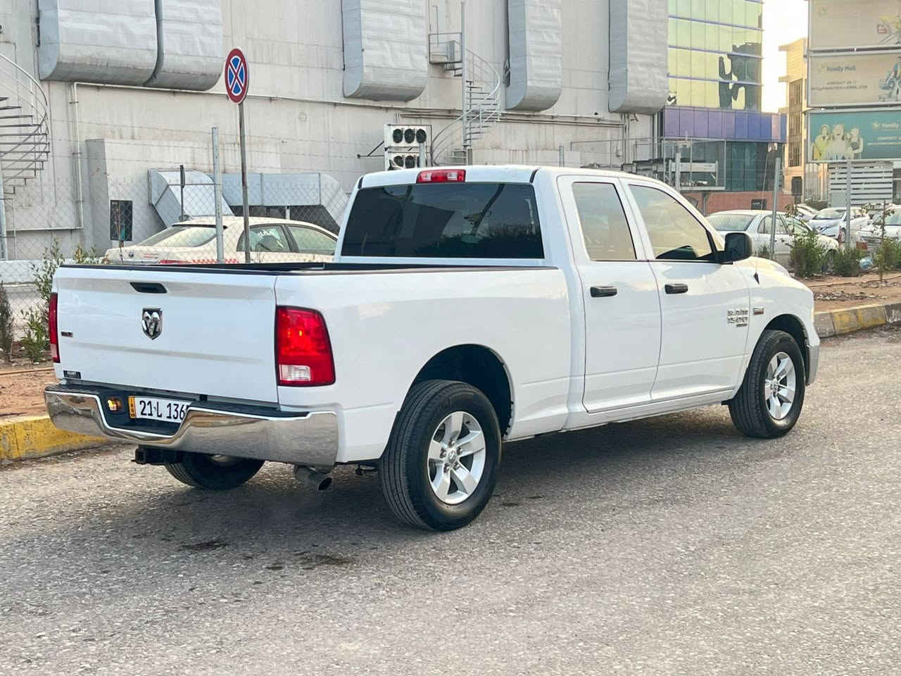 بيع نقد فقط بدون مراوس
مكانهه اربيل... سعر ١٩٨
موديل ٢٠٢٢ 
باب قصير 
محرك ٥.٧٠٠
ماشيه ٤٦م
نص بدي صبغ وشبر من الباب من جوه والدوسه 
بيهه كم شخط وتكحيل
 تفاصيل اكثر اتصال او واتساب 
***********
