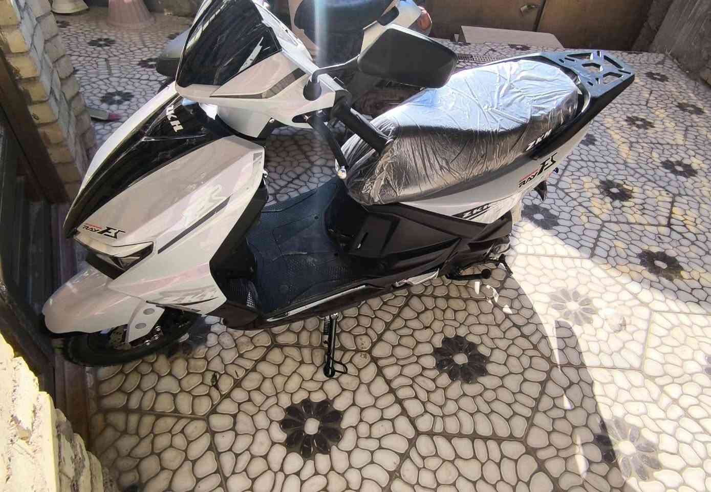 السلام عليكم
دراجة 
ZkH FS 2026  
الشكل الجديد حديثة دشبول الكتروني 
توني مطلعها معرض ما ماشية هواي 
رقم ***********
