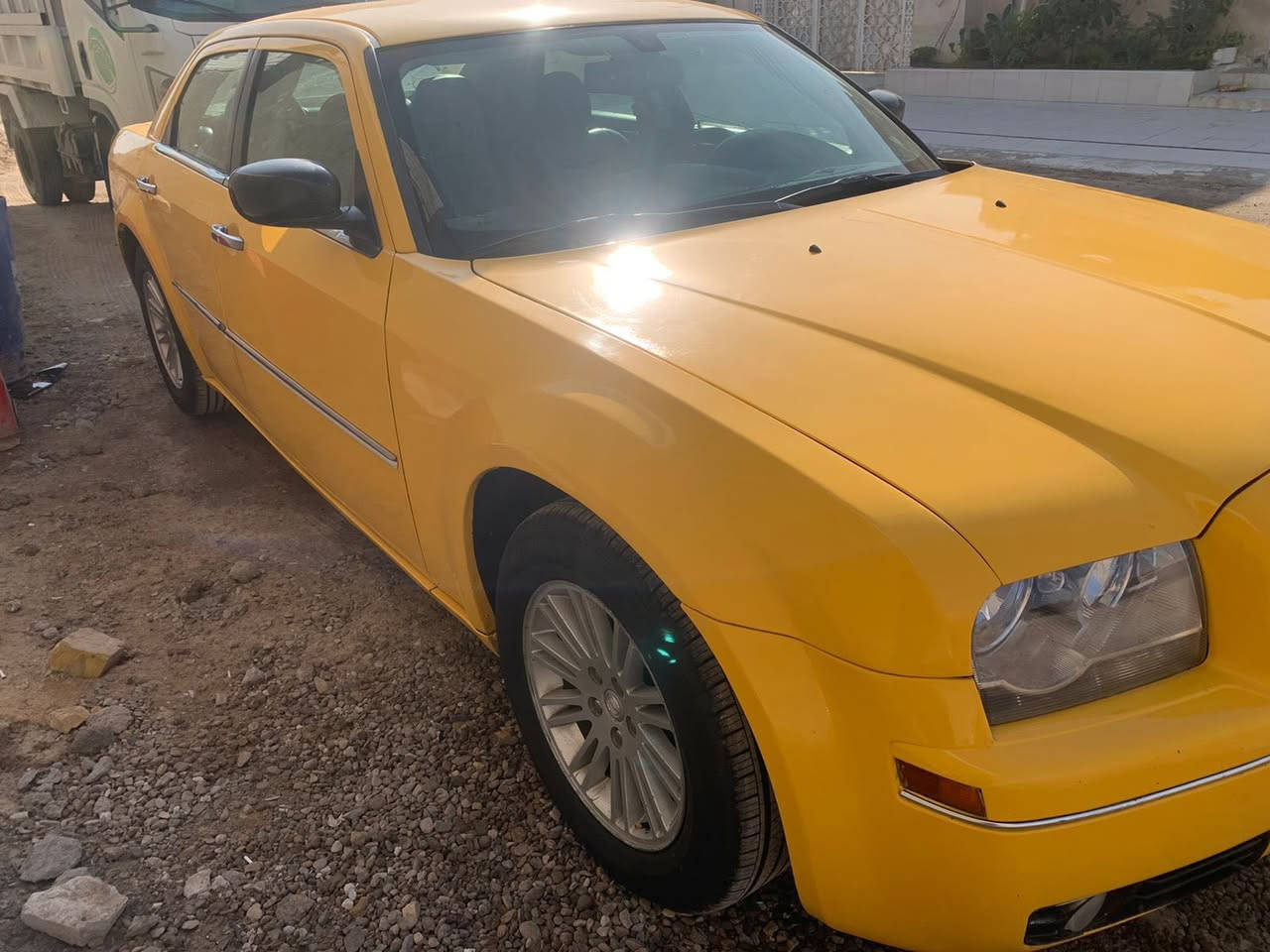 السلام عليكم
اوباما 2010 اصل رقم بغداد 
خطها عمارة - بصرة 
سنوية ل27 راعيها بميسان وعندي وكاله عامة
سيارة جاهزه 
كير ومحرك
وحدادية فول
فقط غاز تبريد 
مابيها عيب شرعي سياره جديدة تاخذها كبل للشارع 
السعر 115$ 
وسونارها موضح بالصوره
الشراي يتصل ماعندي خاص 
***********
