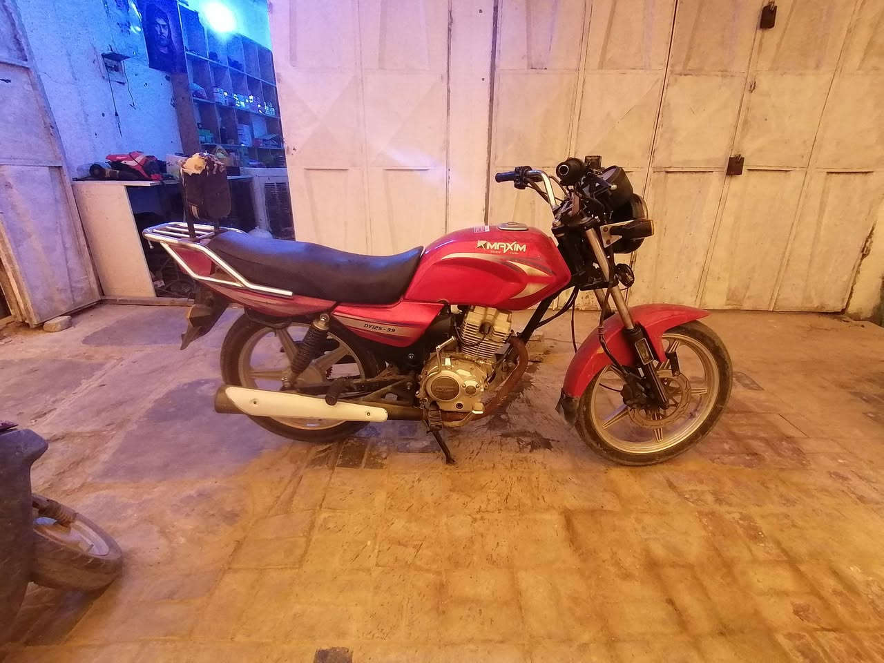 للبيع اوراق أصولي موديل 18 نضافته شوفت عينك دراجه بلاديه جاهزه من كلشي جديده الشراي يتصل *********** مكاني كربلاء الاتصال فقط
