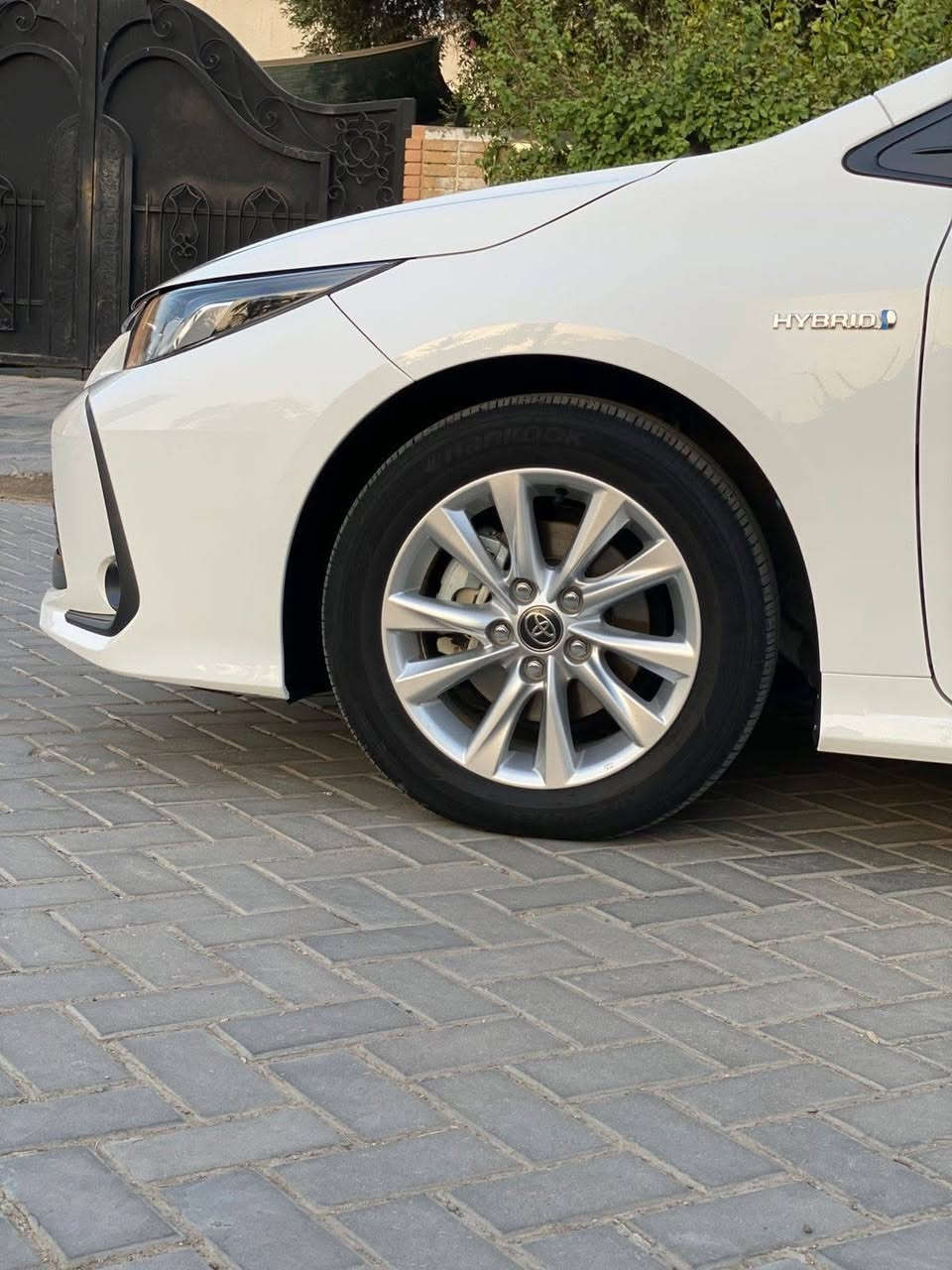 السلام عليكم كورلا الشكل الخليجي 2024  ماشية 38 ألف قابل للزيادة
المواصفات السياره ⬇️
شكل خليجي 
سعة المحرك 1,8L
سلايد رووف 
سايد بريك بصمه اتو هولد
حجم الاطار 16
دبل رادار امامي 
 بمه تشغيل ودخول ذكي 
دشبول ديجيتال 
شاشة كبيره 
كاميرا دوارة 
 مثبت السرعة Cruise
 تحديد المسار 
 أوضاع القيادة  Drive Mode
 فحص أنظمة السيارة 
 حساسات ضغط اطارات 
 تبريد شاشة
 قطعتين تبريد
 هاند بريك كهرباء 
 نظام مانع الانزلاق 
 اوتو هولد Auto Hold 
 اشارة في المرايا الجانبية
داخل جلد أحمر بلادي 
 مخرج منفذ الطاقة ⚡
للاستفسار اكثر الاتصال على الرقم 
السعر 135

☎️ ***********
