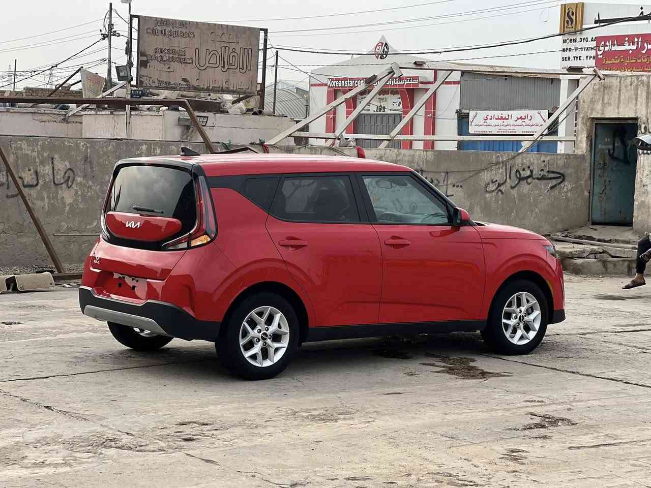 سلام عليكم للبيع كيه صول موديل 2024 موصفات اس تحكم جهتين حاكيه مانع نزلاق شاشه كبيره ولمس كامره دواره رادار مامي وخلفي رادار يمنه ويسره حساس طارات نضمه قياده حجم المحرك 2000 دوش ولكب كروم السيارة مكفوله من الصبغ التبديل والغرق والبارد كفاله عامه ماعده الكسر بل دعاميه فقط السيارة حره جايه بسمي بدون رقم تترقم جميع المحافظات بيها رقم فحص موقت تمشي بي 3 اشهر دخول جديد ***********
