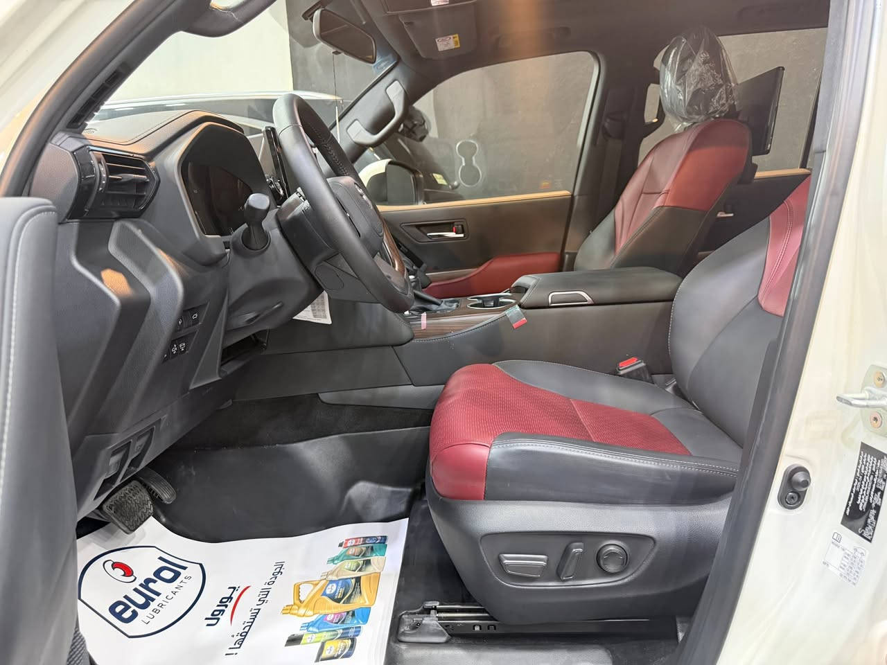 Land cruiser 2025 🎌Gxr limited 
لاندكروز لمتد 2025 gxr 🎌
تبريد مقاعد 
مقاعد كهرباء 
كامرات محيطيه 
عداد المسافة 7000 k/m 

📍بغداد شركة ابو ظبي چكوك قرب بوابة الكاظمية 

***********

*********** 📞
