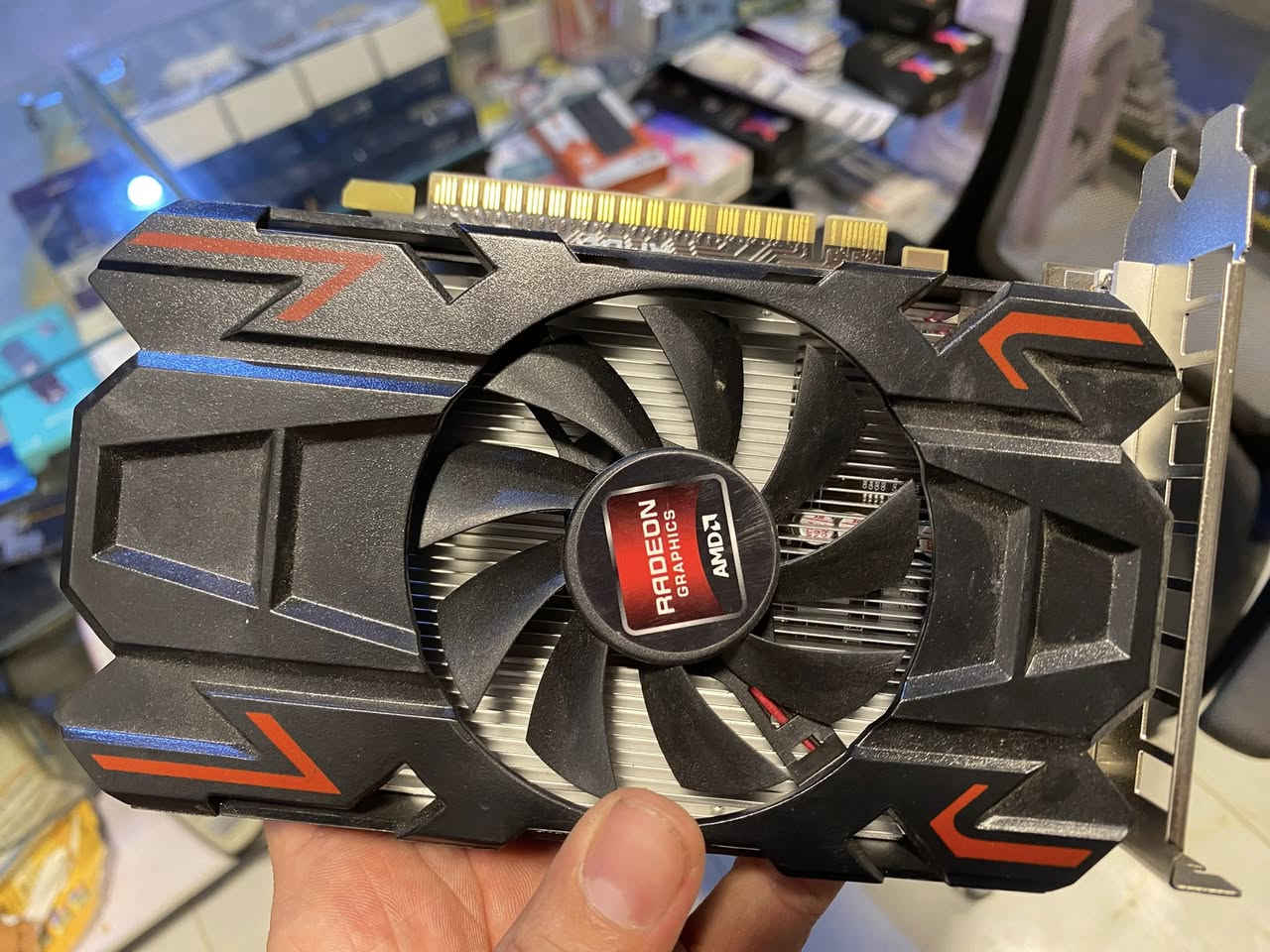 قيم واخذ كل القطع ماركة اصليه
مراوح تربيد للكمبيوتر. RGB 

كارت شاشه العاب AMD 

كيبورد عالمي 

للتواصل  واتساب ***********
