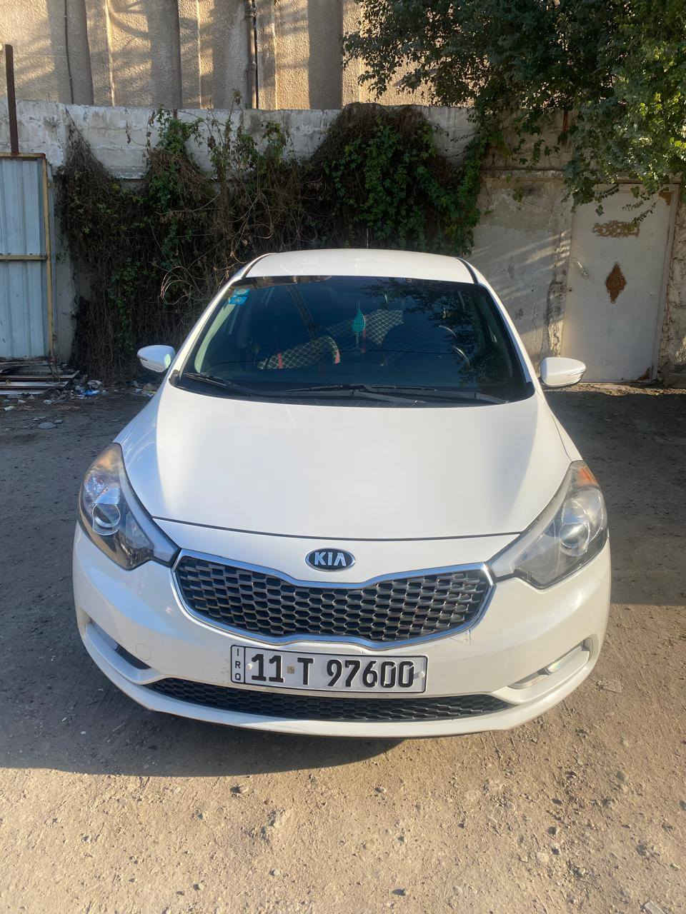 السلام عليكم للبيع فقط فورتي وارد أمريكي قطعتين بس بابين عكس السايق فقط موديل ٢٠١٦ السيارة جاهزة من كل النواحي متصرف علية محرك ٢٠٠٠ كير اي تي السعر ١٠٥ مكان السيارة بغداد الحرية ***********
