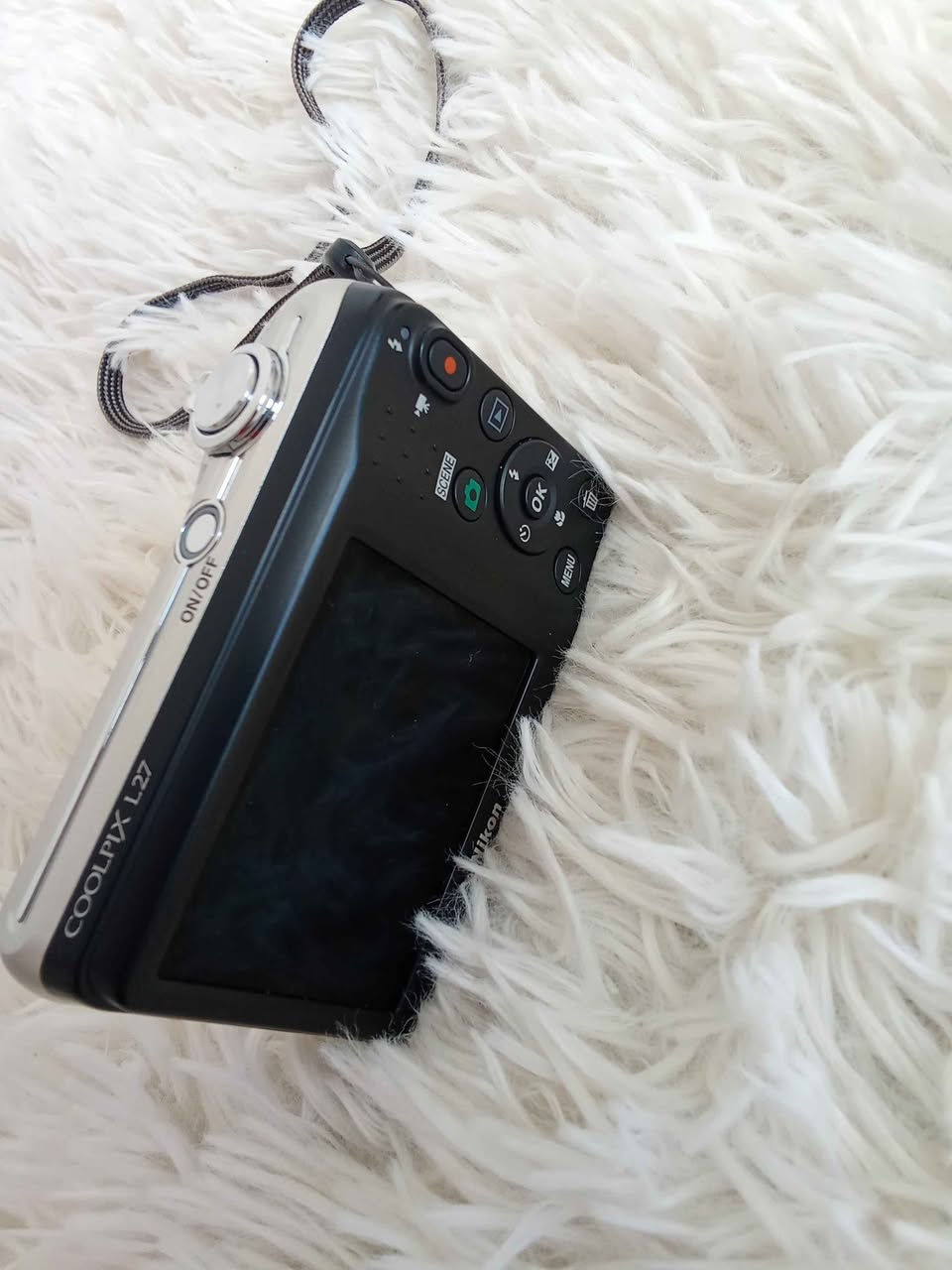 هذه الكاميرا هي كاميرا نيكون الرقمية طراز Nikon COOLPIX A10. 
مواصفاتها: 
الدقة: 16.1 ميجابكسل.
التقريب: زووم بصري بمقدار 5 أضعاف.
الشاشة: شاشة LCD بحجم 2.7 بوصة.
الأوضاع: وضع تلقائي سهل لالتقاط الصور كركوك, العراق


**إذا كنت صاحب هذا الإعلان وتريد حذفه لأي سبب، رجاءا أرسل رسالة إلى الدعم الفني**