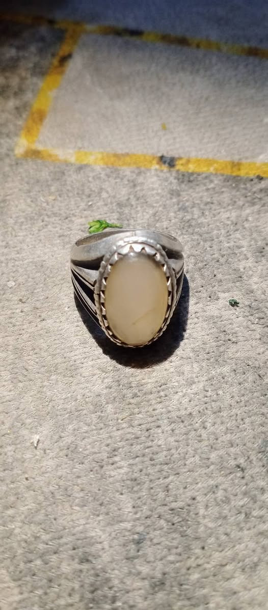 السلام عليكم محبس قديم قيم بما يرضا الله
محتاج اريد ابيعه عنواني بصره
***********
