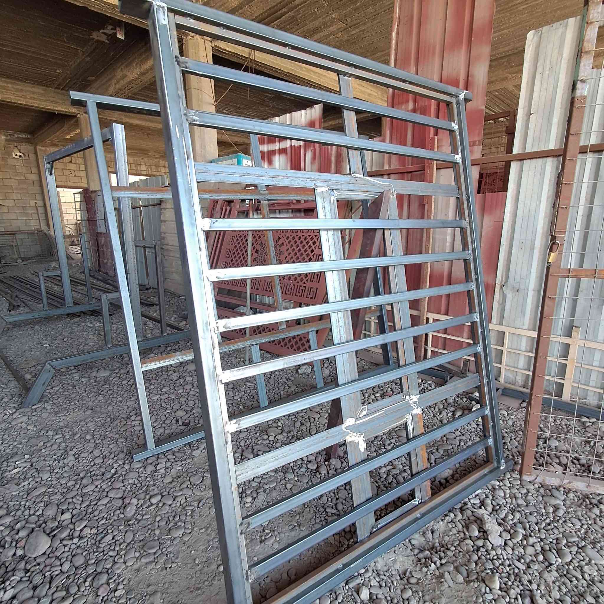 باب كبس   
شبابيك عدد ٢   تفصال حديد تركي ١،٥
السعر ٣٥٠ ***********
