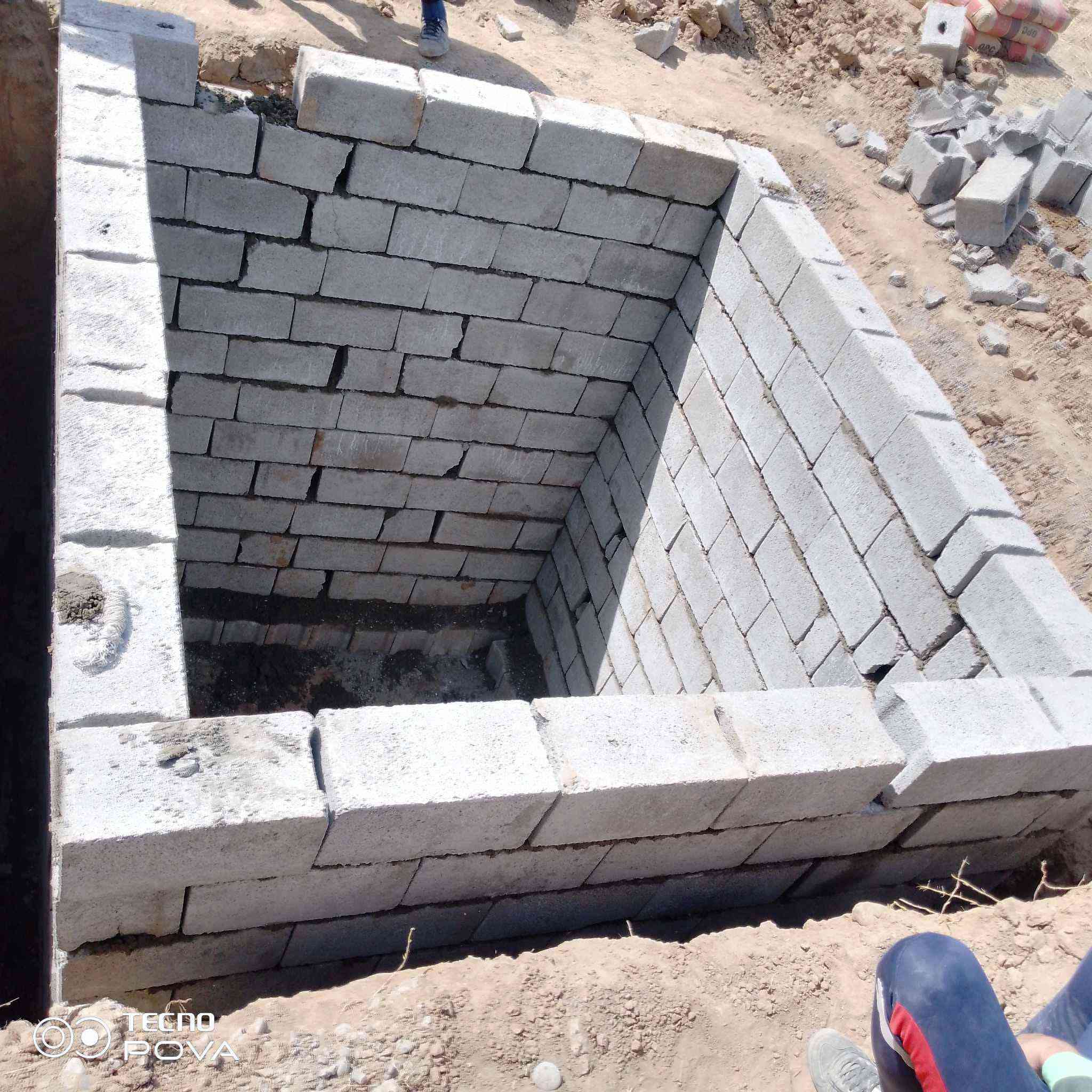 السلام عليكم
يوجد كادر حفر منهولات و بناء منهولات بأسعار مناسبه 
رقم الهاتف ***********
