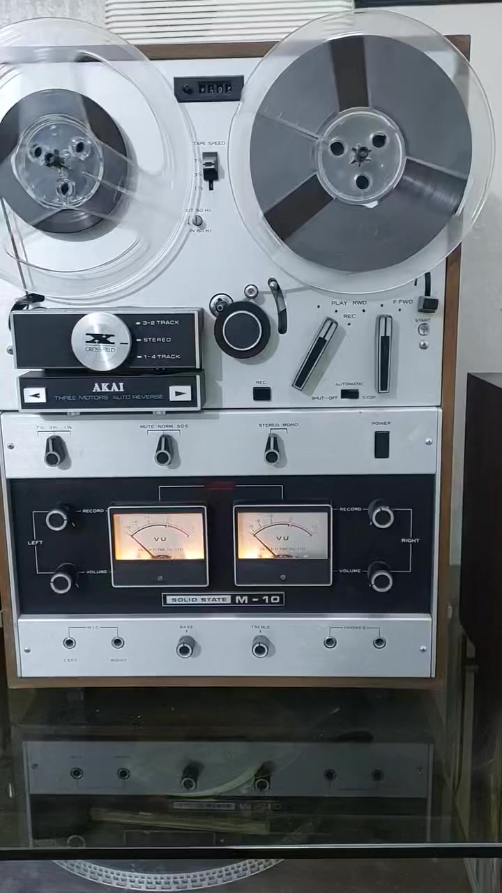 السلام عليكم 
جهاز تيب اكاي  M10 جهاز بلادي مع الغطاء نضيف فول الاتصال على الرقم ***********
