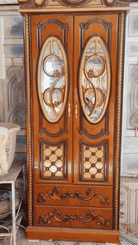 زاوية جديده كلش زلغ مابيها قبل اربع اشهر نجارتها للبيع
سعرها 100 وبيها مجال 
***********
