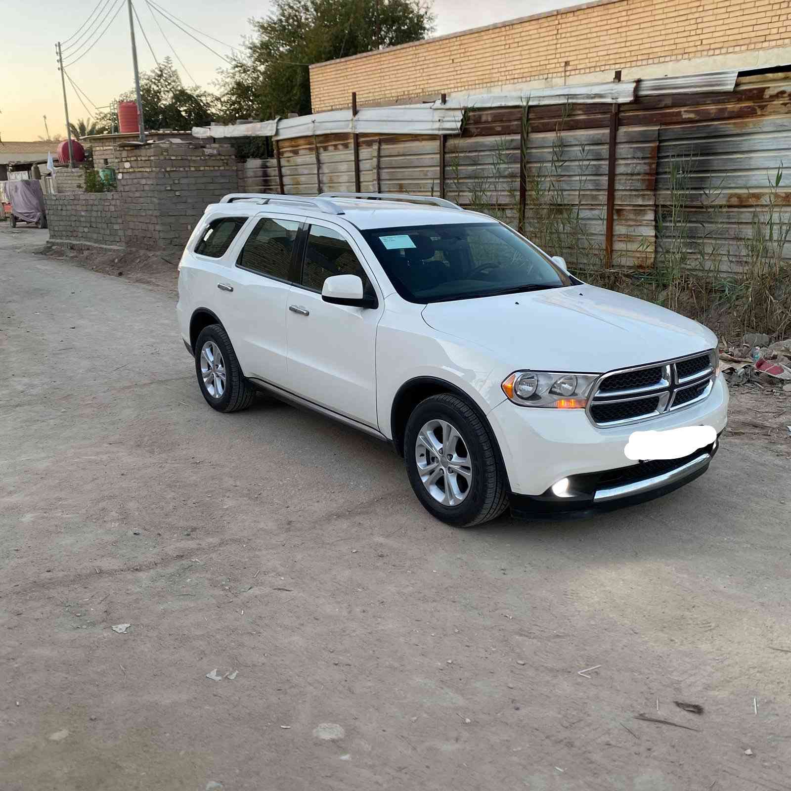 السلام عليكم للبيع او مراوس حسب القناعه  دورنكو مديل 2012 خليجي محرك 3600 رقم اربيل بسمي سنويه وهزه جديده سنويه مجدده 2030 تريد تحويل او وكاله  مواصفات شاشه جبيره حساسات خلفيه كامره خلفيه تحكمات سياره جاهزه تخم تاير جديد حداده امامي خلفي توني مسويه تبريد تدفئه السعر 185 وبيه مجال مكاني بصره القرنه بني منصور  للتصال   ‭***********/***********
