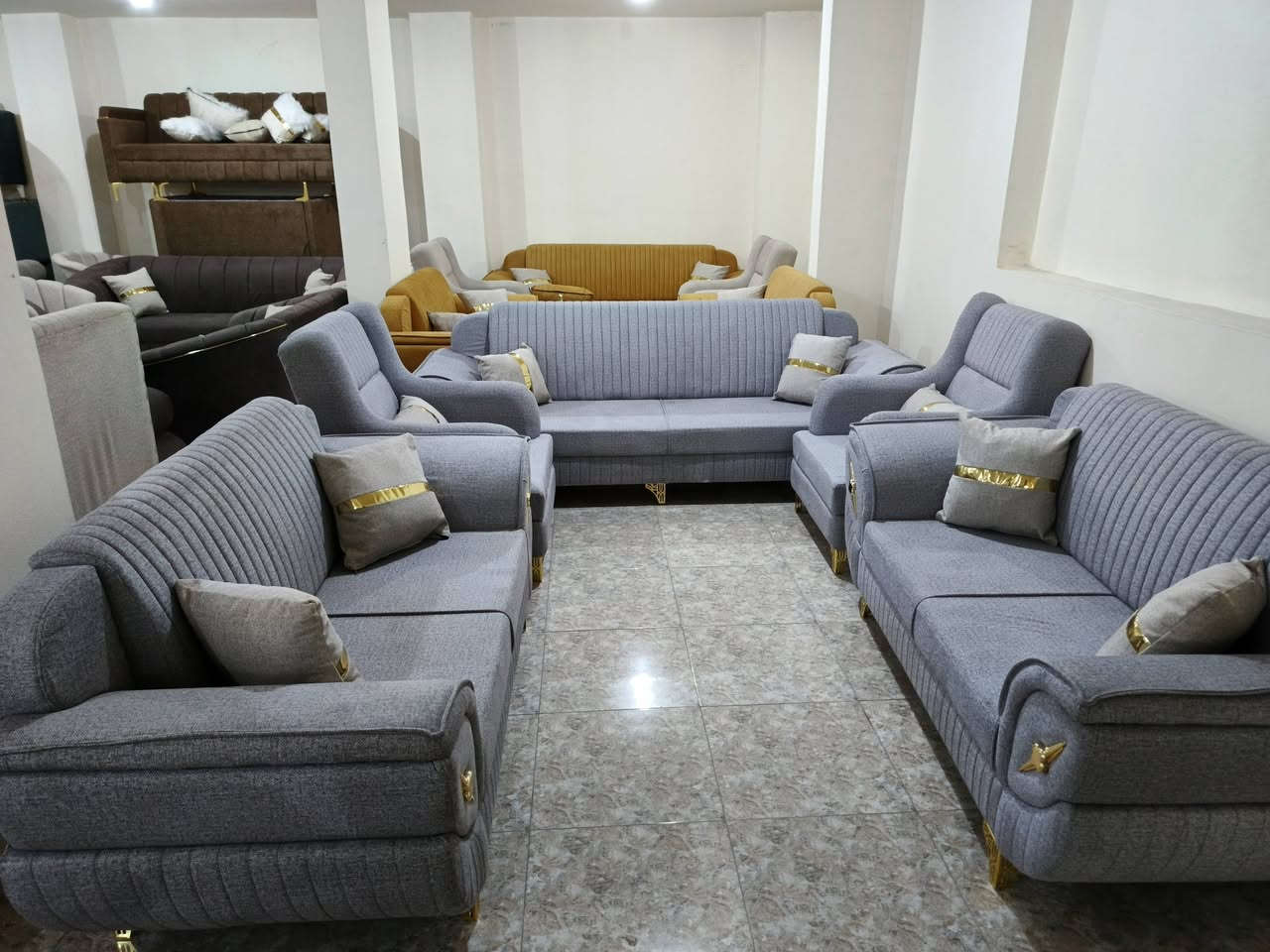 مفروشات الذهبيه الحسكة الناصرة ساحة ختو الشارع العام الفرع الاول شارع الحلبية الفرع ثاني غرف نوم جاهز وعلا طلب الزبائن غرف استقبال كافة متطلبات المنزل من جاهز وتفصيل للاستفسار يرجى زيارة المعرض رقم الهاتف 0932779566


**إذا كنت صاحب هذا الإعلان وتريد حذفه لأي سبب، رجاءا أرسل رسالة إلى الدعم الفني**