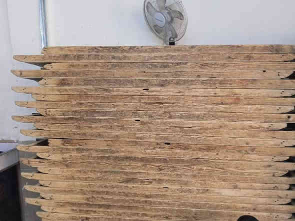 فرن البيع يحتوي على معمل كيك وفرن كهربائي وفرن حجري ال كهربائي شغلة جيس الحجري شغالة 100طالولي  التواصل والاستفسار عل هاذا الرقم ***********
