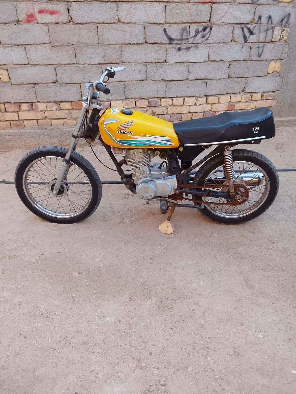 من رخصت مدير الكروب دراجة كلك كلك كلك للبيع سعر 300 او بيهه مجال شي بصيط مكان بين السوك ولكرمه رقم *********** اتصل وشراي انه ابخدمته والمو شراي خل يطلع كبل
