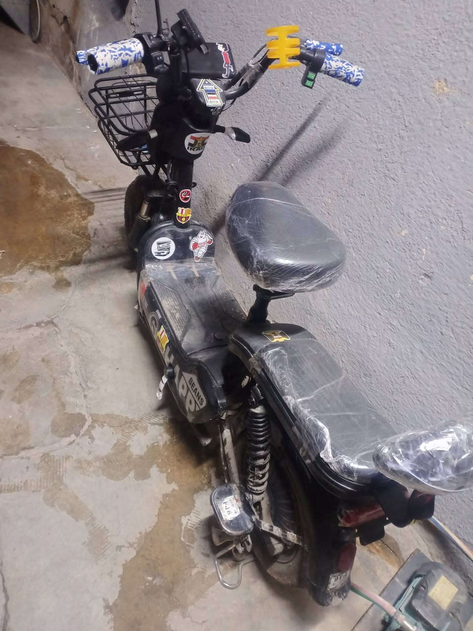 سلام عليكم درجة شحن لبيع حجم 14درجة 4اشهر مستخدم مابي اي شي بريكات امامي خلفي موجود تايرات جديد مابي اي نقص سعره 225الي يريد يتصل عليه رقم ***********
