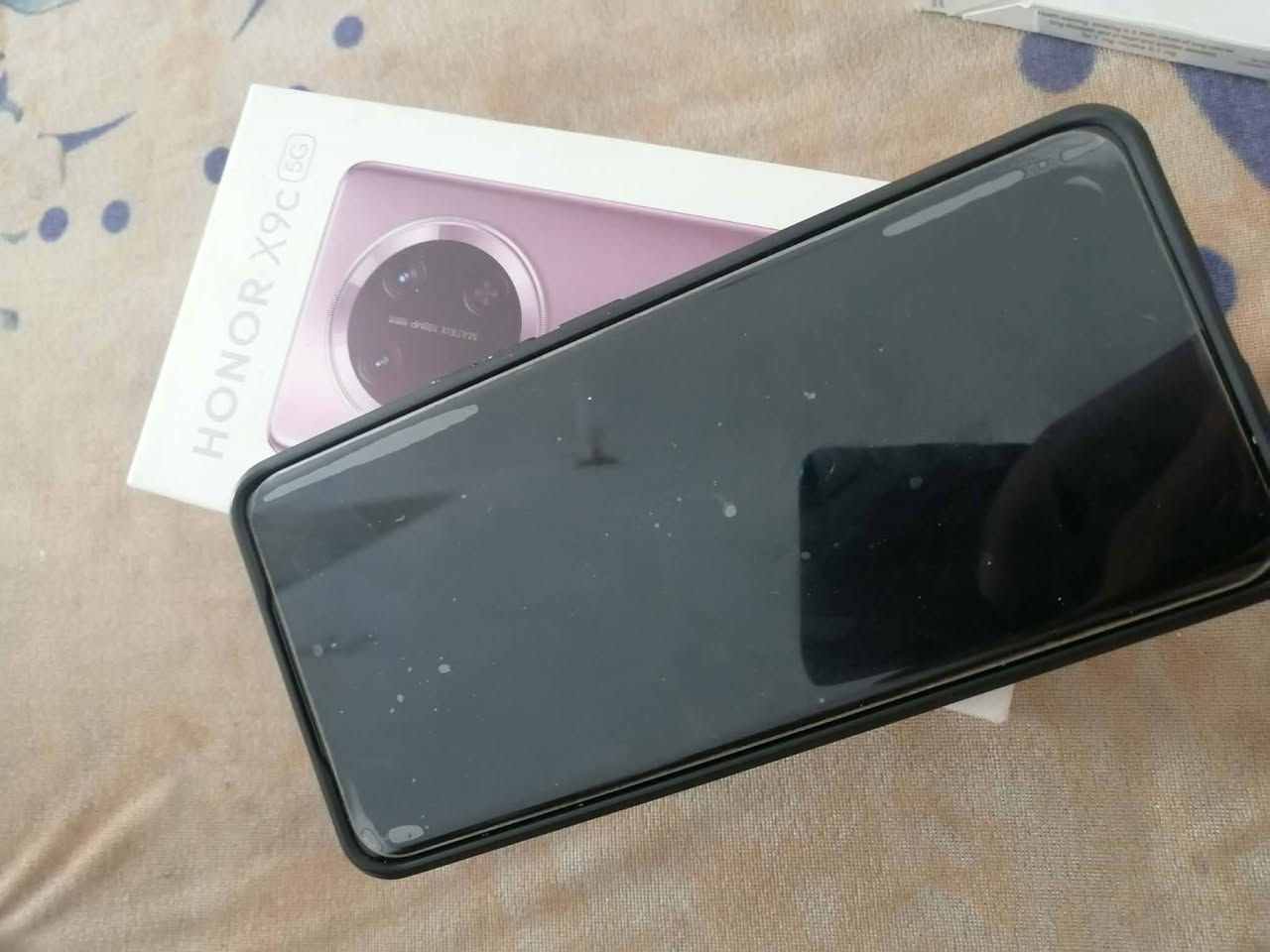 إسلام عليكم جهاز هونر X9c ذاكره ٢٦٥  عشوائيه ١٢ م أوس ب ايفون نضيف ***********

