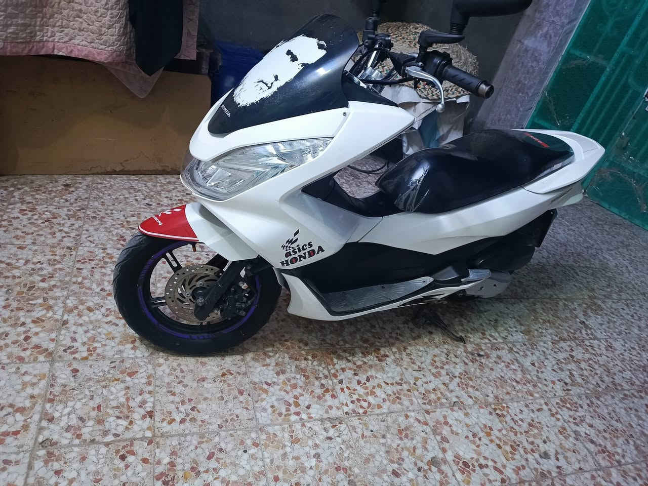 دراجه للبيع pcx ياباني اصلي الجيل الثاني موديل 2018 مكفوله وجاهزه من كلشي السعر مليون ونص وبيهه مجال ***********
