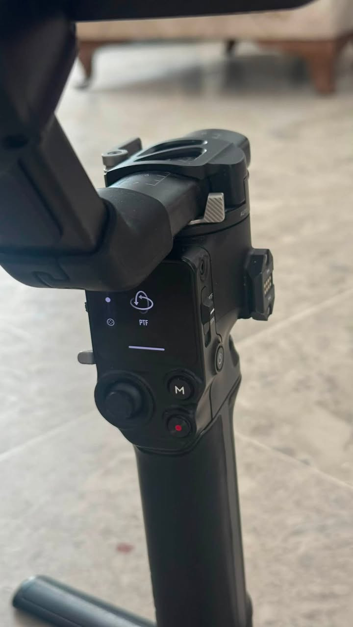Ronin dji 4 pro compo
الغني عن التعريف ولكل صناع المحتوى والمصورين المحترفين الجهاز نظيف جداً وأخو الجديد (كامل كل الملحقات الأساسية والكومبو)

مميزات الجهاز والملحقات المتوفرة:

الحالة: 
ممتازة وشغال 100% بدون أي مشاكل أو عيوب 

الملحقات كاملة: 
تشمل حقيبة الحمل الأصلية من DJI PRO 

نسخة الكومبو (Combo): 
تحتوي على منظومة الإرسال RavenEye ومحرك الفوكس (Focus Motor) وكافة الكيبلات والملحقات والأذرع الإضافية وهي لا تزال بأكياسها الأصلية ولم تُفتح بعد

الشاشة والتحكم: 
شاشة اللمس والأزرار بحالة الوكالة ونظيفة جداً

السعر:
1,150,000 دينار عراقي (مليون ومية وخمسين ألف)
مع العلم سعر الجديد 1,400,000 دينار عراقي 

العنوان الموصل يوجد توصيل لكافة العراق
رقم الهاتف ***********
متواجد واتساب فقط

