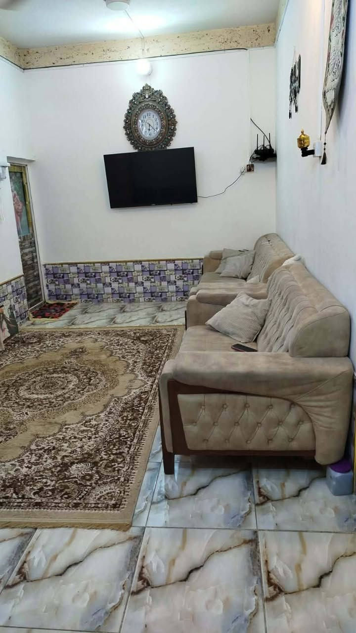 دار للبيع المساحه 100م زراعي كافه الخدمات موجوده ماء كهرباء مجاري انترنت ضوئي ما عدا التبليط البناء طابوك الموقع العكر خلف مستوصف المنصوريه السعر 52 ت ***********
