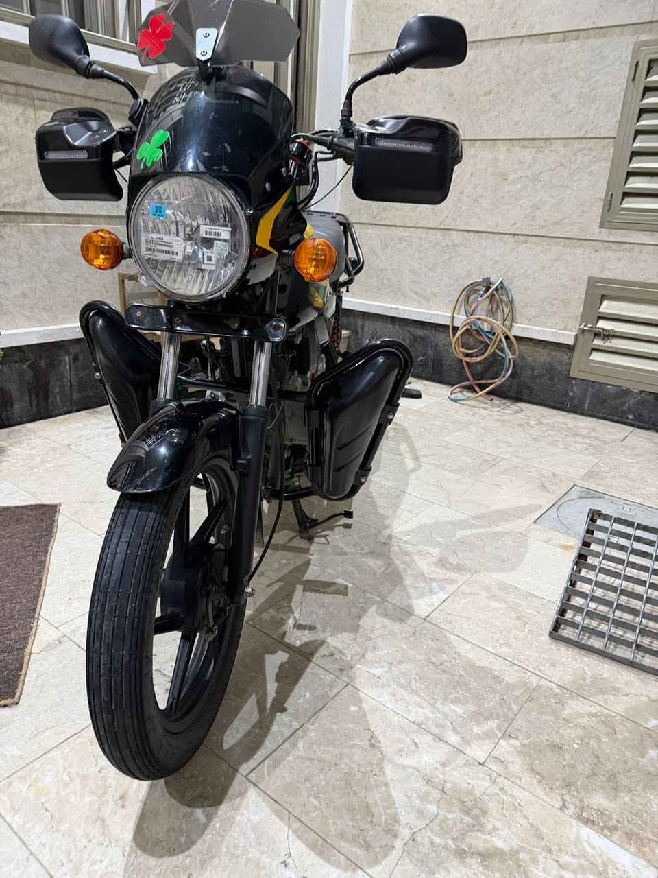 سلام عليكم بوكسر كلاسك موديل ٢٣ خير من الله الدرجه مكفوله كفاله عامه مرقمه الدراجه. رقمه مميز تحويل ثاني  الدراجه ما مفتوحه مكاني بغداد الجديده السعر مليوني ٧٠٠بيه مجال قليل ***********
