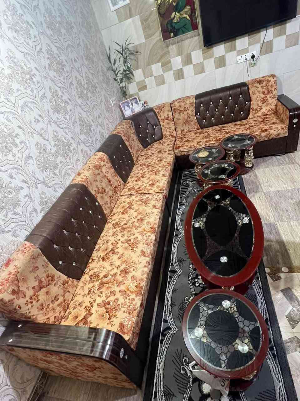 ديوان نظيف مع الطبلات شرط المدافع للبيع
***********
