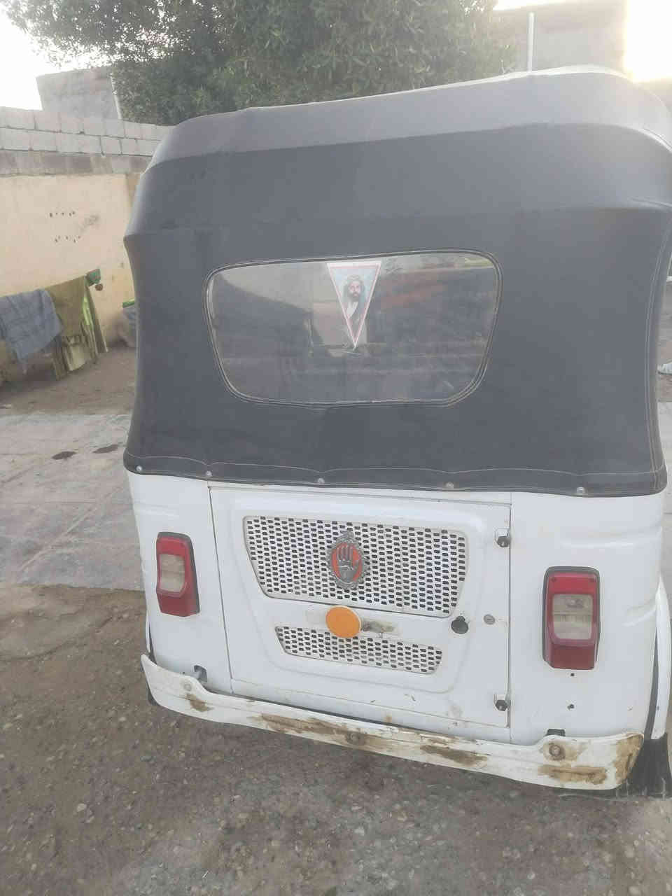 تكتك باجاج لبيع موديل 21بشهر 11 رقم ذي قار سنويه للا28
شرط التحويل مكينه مبدل بس كلجات تخم تاير جديد كهربائيات شغاله بيها طخه بل لغد الامامي والخلفي بصيط يم البك لايت...الشراي يجي ويشوف بعينه جاهزه وماتذب عليها ألف السعر 7مليون  مكانها قضاء النصر للاستفسار *********** 
***********
