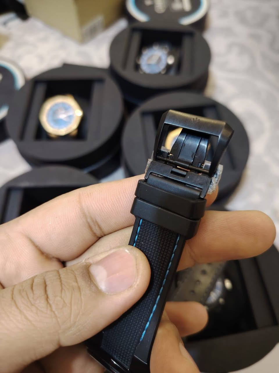 يا الله ساعات سيماير اوتوماتيك  شرط ابلادي لا مصلح ولا ابدل اي شي مكفول 6 قطع معه المرفقات الاصليه  2 برونزي و4 اسود مستخدم نضافه 95% سعر القطعه لبرزنوي 280$ و السود 260$


**إذا كنت صاحب هذا الإعلان وتريد حذفه لأي سبب، رجاءا أرسل رسالة إلى الدعم الفني**