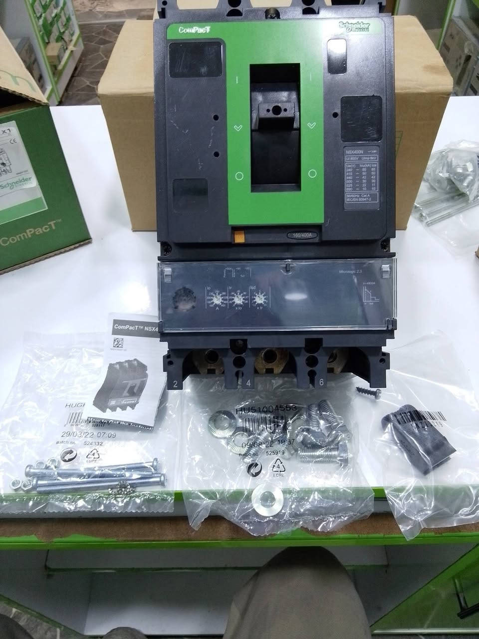 السلام عليكم
للاستفسار واتساب: -- ***********📞☎️🚦
وجبه جديده  من شركه شنايدر الكتريك ❤️ نضافه 100/100 ضمان 5 اشهر 😬😵

قاطع شنايدر 630 ثلاثي 
قاطع شنايدر 400 ثلاثي 
قاطع شنايدر 250 ثلاثي 
قاطع شنايدر 160 ثلاثي 
قاطع شنايدر 100 ثلاثي 
قاطع شنايدر 630 رباعي 
قاطع شنايدر 400 رباعي 
قاطع شنايدر 250 رباعي 
قاطع شنايدر 160رباعي
قاطع شنايدر 100 رباعي 

كذالك لدينا القواطع الشحن  NW /NT .  من 1600 أنبير الى 4000.أنبير عربه وفگس

الاسعار خياليه مفرد بسعر الجمله 🤒😪
كوندكتر  شنايدر رمز 630 
كوندكتر شنايدر رمز 500
كونتكتر شنايدر رمز 400
كونتكتر شنايدر رمز 330
كونتكتر شنايدر رمز 225 
كونتكتر شنايدر رمز 180
كونتكتر شنايدر رمز 150 
كونتكتر شنايدر رمز 95
كونتكتر شنايدر رمز 65
كونتكتر شنايدر رمز 50
 كونتكتر شنايدر اناره 
 جوزات مفرد من 10 الى 63 أنبير 
ثنائي من 10 إلى 63 امبير 
منجر ثلاثي من 10 إلى. 63 امبير 
منجر رباعي من 10 إلى 63 امبير 
جوزات ايرث لكج جميع الأحجام 

للاستفسار واتساب :-  ***********
نماذج القطع  😋🤤👇

ملاحضه توصيل لجميع المحافظات العراق (5) 🤒 🚚 🚕

يتوفر لدينا تجهيز جميع انواع البوردات والاسعار مدللكم 😁❤️‍🩹
