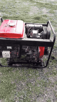 سلام عليكم مولد للبيع مولد جاهزه جديد تشغيل حبل أو سلف نقص باتري فقط سعر 250 الف المكان بغداد المحمودية الاتصال ***********
