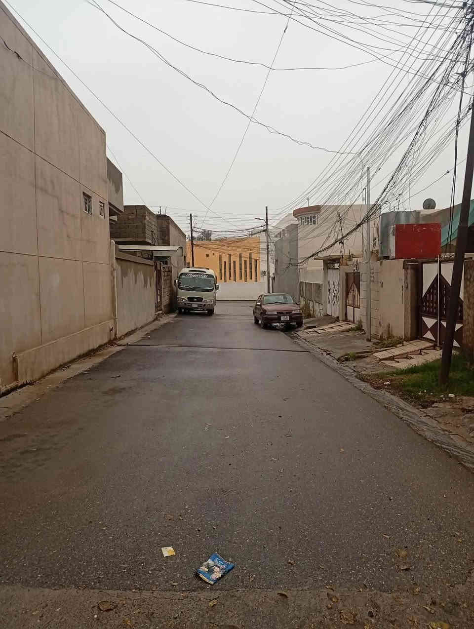 سلام عليكم بيت للبيع بحي صدام مدخل الاول بل مربع دهبي مال جامع نور الدين زنكي مساحه 100 متر طابق واحد يتكون من استقبال وهول وغرفه  وكراج وصحيات للاستفسار اكتر هدا رقمي *********** سعر بيت 70 بي مجال بسيط
