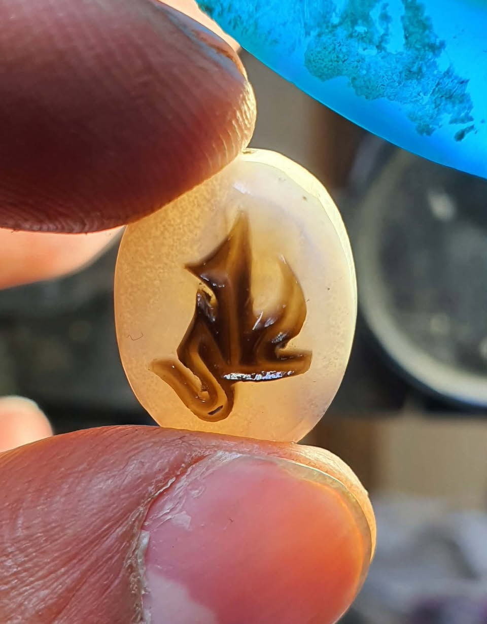 ماشاءالله…جزعة بقرية قديمة ثقب شعرة ناعم العين نحت يدوي بانامل المبدع عراق النقاش، ، للبيع بسعر 150 الف نهائي
***********
