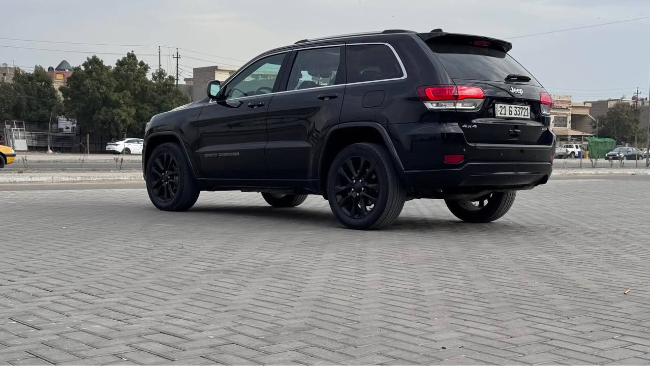 جيب كراند شيروكي لمتد .

الموديل :2021 . (امريكي). 

المحرك : V6.  3.6L .

الحادث طخه بداية البنيد بدون دواخل 

يعني قطعه صبغ والباقي كفاله

صور الحادث بلمنشور

 

المواصفات :

* دفع رباعي 4x4 . . 

* فرش المقاعد الجلد مع كنتاره

* دشبول مغلف بالجلد  . 

* صفي المقاعد الأمامية كهربائية .. 

* صفي المقاعد الأمامية مع تبريد وتدفئة . 

* صف المقاعد الخلفية مع تدفئة . 

* نقطة عمياء .

* ويل قياس 20 انج .

* مقود السائق من الخشب والجلد  .

* مقود السائق كهربائي . 

* تدفئة ستيرن . 

* سقف سلايت .

* شاشه كبيرة مع نفكيشن GPS . 

* نظام خاص للطرق الوعرة . 

* مصابيح امامية هيلوجين. 

 . 

* كشافات ضباب بروجكتر زنون . 

* تشغيل عن بعد .

* صندوق كهربائي .

* حساسات خلفية .

* كاميرا خلفية .

* مرايا متحسسه للضوء العالي . 

* مرايا جانبية قابلة للطي . 

* بلوتوث تلفون . 

* محدد سرعة . 

* نظام تشغيل واطفاء اوتماتيكي للمحرك للتوفير من صرف الوقود 

. ( Auto Start System ) .

* نظام بريك اوتماتيكي ( Auto Break System )

مكاني بغداد حي الجهاد شرط تحويل

***********

السعر 255 وبيها مجال بغداد, العراق
