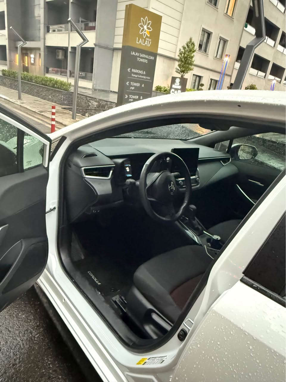 Toyota corolla 24// SE
فقط نص بوند صبغ 
بدون دواخل 
ماشية قليل 
شرط الرقم والفحص 
رصعات قليلة معدلة عالبارد
بصمة وهيتر وكشن كهربائي وحساسات بالمري 
للاتصال ***********
سعر 156 ومجال قليل دهوك, العراق
