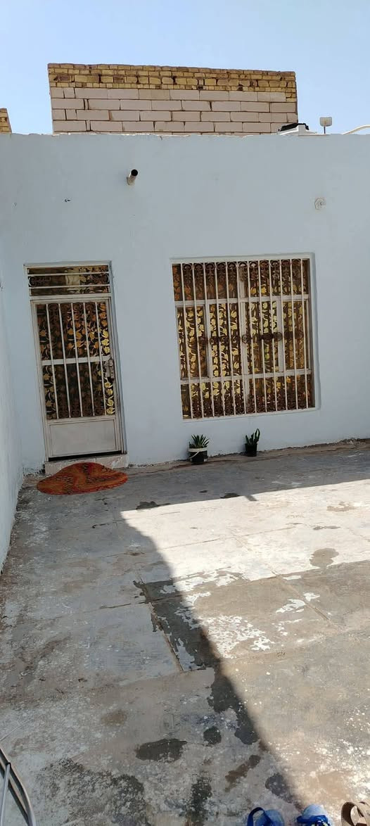 #الجلبية_قرب_جامع_الرضا_156م طابو صرف
دار للبيع في الجلبية خلف المنتزه قريب على الشارع العام الرئيسي دولان يحتوي على:  

1/غرفتين 
2/صالة 
3/مطبخ 
4/ واستقبال 
5/ وصحيات 
6/ مخزن
للاستفسار اكثر خاص وتدللون

***********
