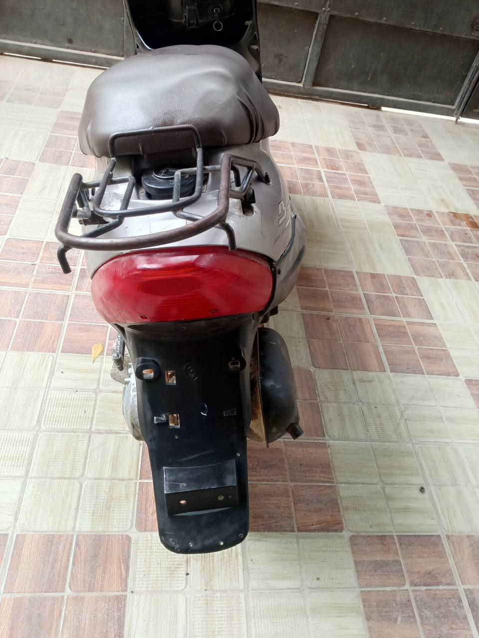 السلام عليكم دراجه بيجي 9 زروف كامله مكمله كهربائياته كلها شغاله فقط كابريتر تخربط الدراجه حيل نضيفه السعر 200 وبي مجال لشراي مكاني تكريت التوحيد لستفسار رقمي ***********
