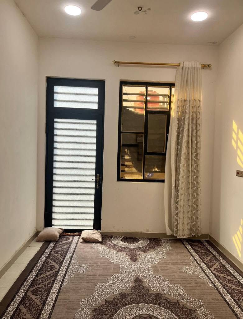 🏠 دار سكني في عويسيان مقابل مدرسة بلاد الرافدين ***********
📐 المساحة: 130 متر🏗️ البناء: طابق ونص، بناء طابوق📍 الموقع: عويسيان مقابل مدرسة بلاد الرافدين
✅ غرفتان نوم✅ صالة✅ مطبخ✅ صحيات✅ كراج
🔹 ركن🔹 كامل الخدمات (تبليط، ماء، كهرباء)
💰 السعر: 90 مليون دينار قابل للتفاوض البصرة, العراق
