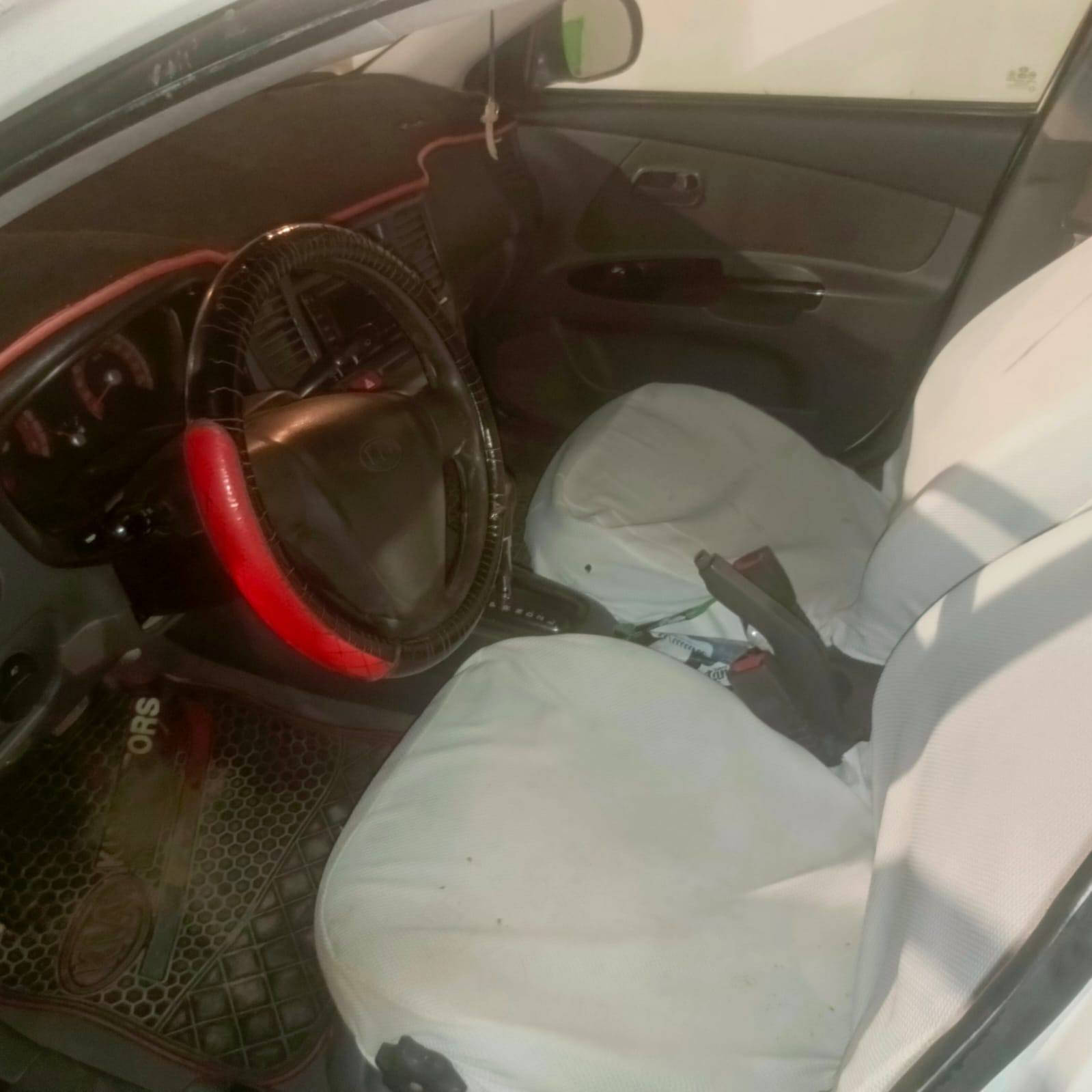 سلام عليكم 
كيا ريو 2011 
رقم اربيل 
محرك 4 سلندر 
1600cc
بيه ضربه جاملغ وبنيد وباب
وتنقيص دهن 
السعر 77 وبيه مجال 
للتواصل ***********واتساب فقط
‏‪0774 585 5649‬‏ للاتصال 
مكاني نجف الاشرف
