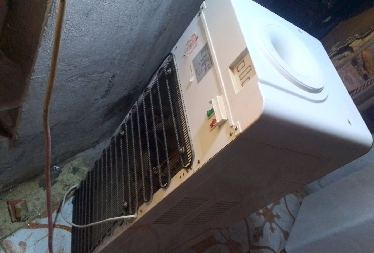 براد.  شغال لبيع  حار. بارد   ثالجه  براد. نضيف. السعر، (130) مكلف *********** الرقم  مكلف بل نشر
